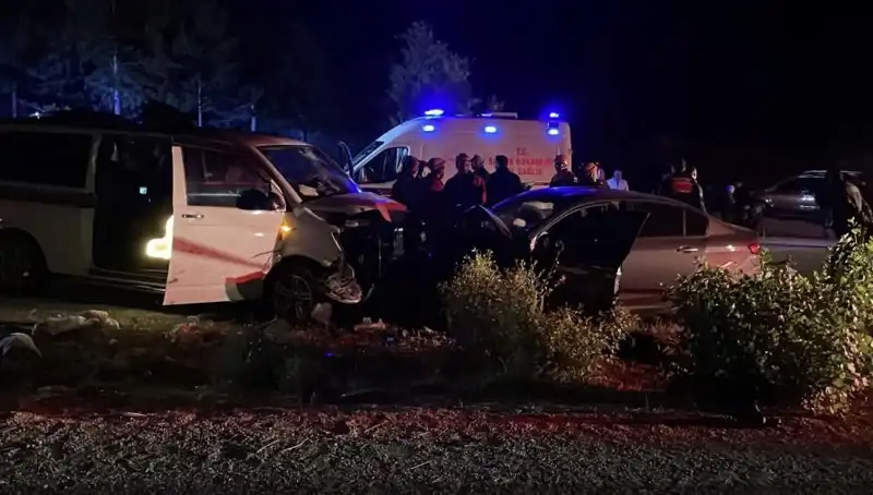 Ters Yön Faciası: Kafa Kafaya Çarpışan Araçlarda Can Pazarı