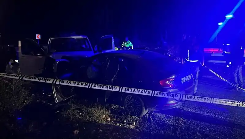 Minibüs Ters Şeritte Feci Kazaya Neden Oldu: 1 Ölü, 8 Yaralı