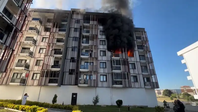 Çanakkale’de Sabaha Kadar Süren Korkunç Yangın Olayı