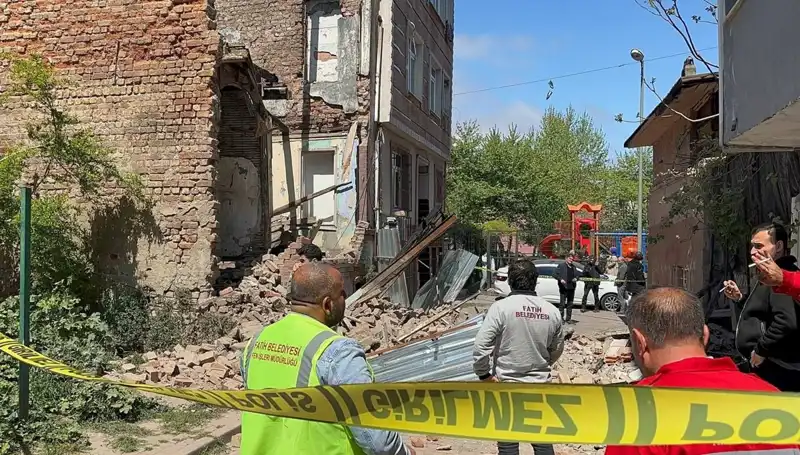 İstanbul Fatih'te Deprem Sonrası Bina Çökmesi: Neler Yaşandı?