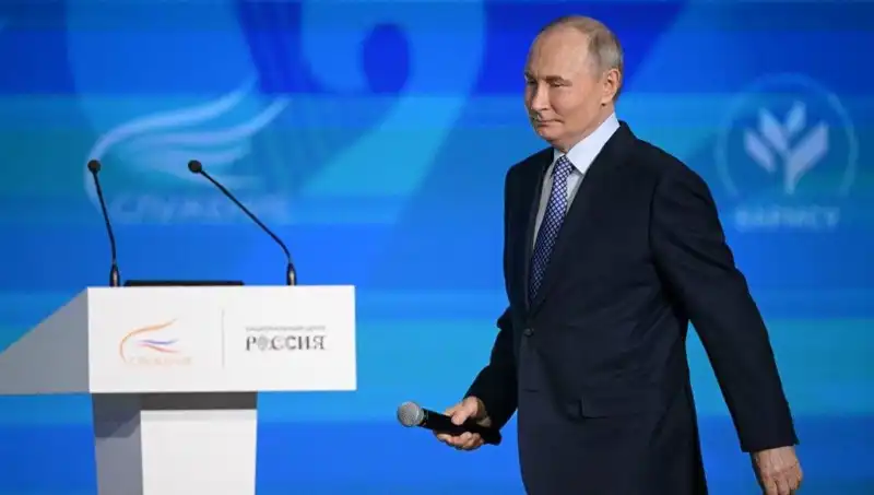 Rusya'da Yabancı Ajan Yasası: Putin Onayladı, Ülkeye Etkileri Neler Olacak?