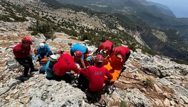 Fethiye'de Korkunç Kaza: Paraşütle Kayalıklara Düşenler Hayatını Kaybetti