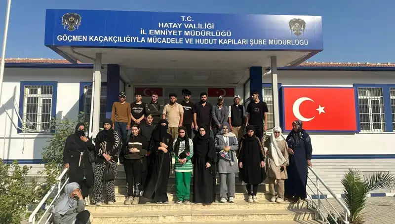 Minibüste 24 Göçmen Yakalandı: Göçmenlik Krizi Güney Sınırında Derinleşiyor