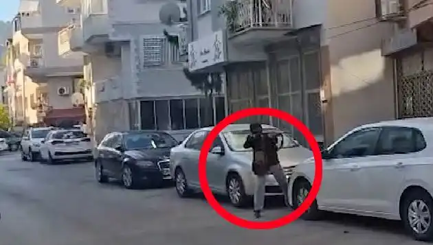 İzmir’de Saldırganla Çatışma Anları: O Gözler Önünde Yaşandı!