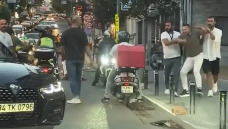 Nişantaşı’nda Yol Verme Kavgası: Sopayla Kadına Saldırı Anı