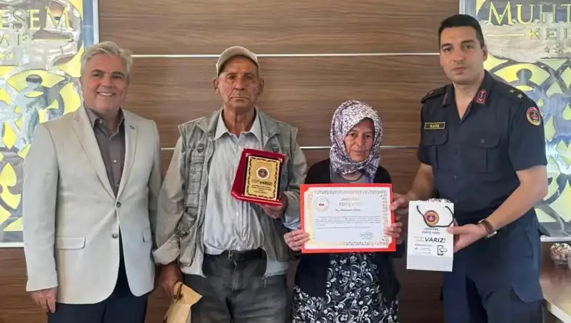 Tek Varlarına Elveda Dedi: Aile, Evi Jandarmaya Bağışladı