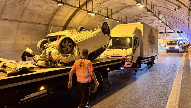 Kuzey Marmara Otoyolu'nda Görülmemiş Kaza: Otomobil ve Kamyonet Çarpıştı!