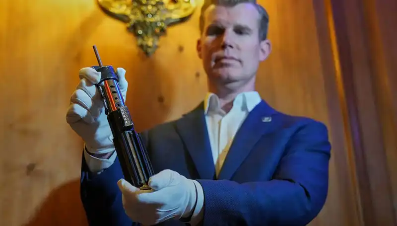 Darth Vader'ın İkonik Işın Kılıcı: 3.65 Milyon Dolara Yeni Sahibini Buldu!