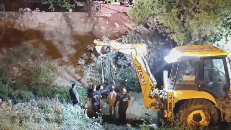 Hatay'da İnek için Destansı Kurtarma Operasyonu Gerçekleştirildi