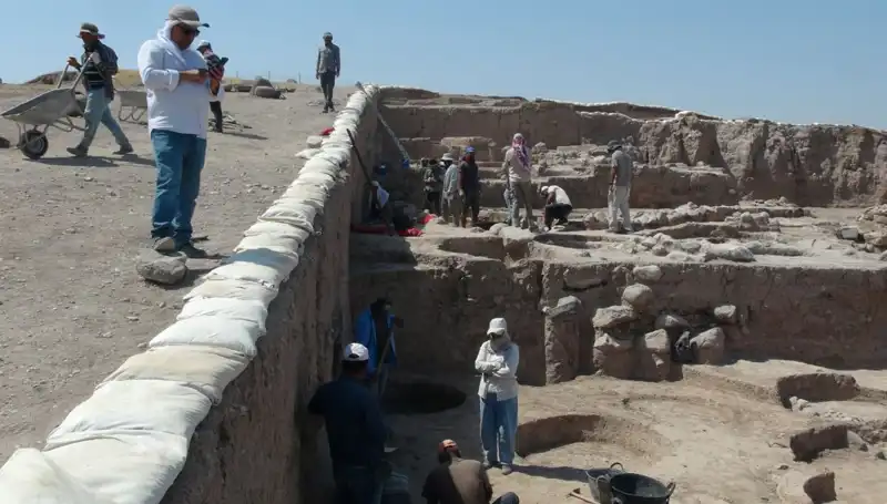 Oylum Höyük'te Sıcak Havalara Rağmen Kazı Çalışmaları Devam Ediyor!