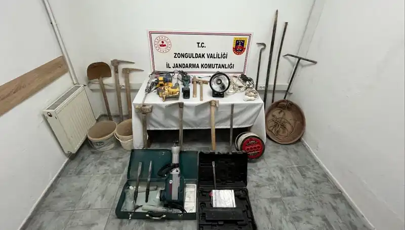 Çaycuma'da Tarihi Kalıntılara Yönelik Kaçak Kazı Operasyonu: 5 Gözaltı