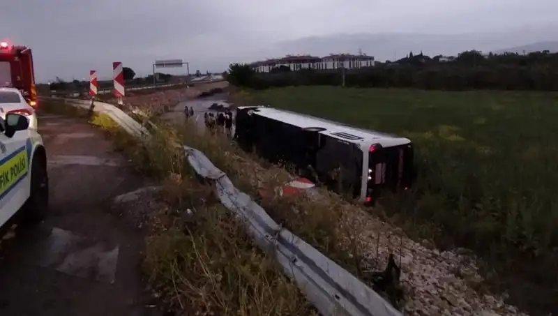 Manisa'da Otobüs Kazası: Yaralıların Sayısı Artıyor, Detaylar Şok Edici!