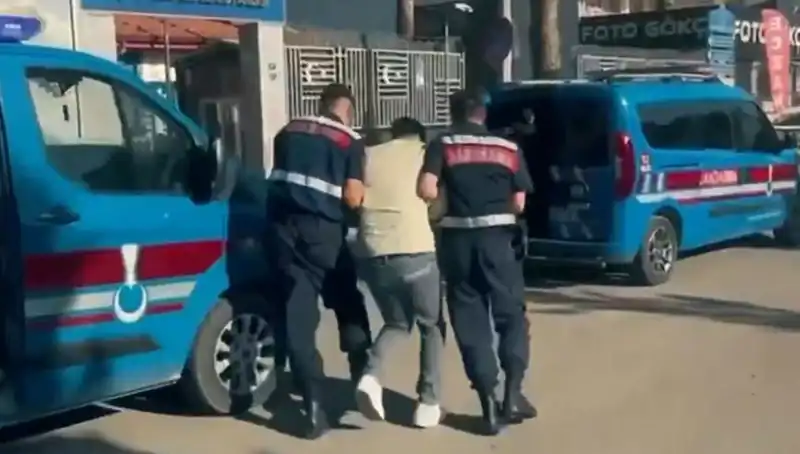 Türkiye'nin 10 İlinde Suç Örgütlerine Dev Operasyon Gerçekleşti