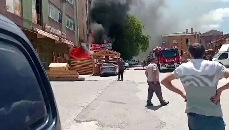 Ankara’da Korkutan Yangın: İş Yerleri Alev Alev Yandı