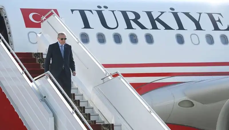 Cumhurbaşkanı Erdoğan İtalya'dan Döndü: Ziyaretin Ayrıntıları ve Beklentiler