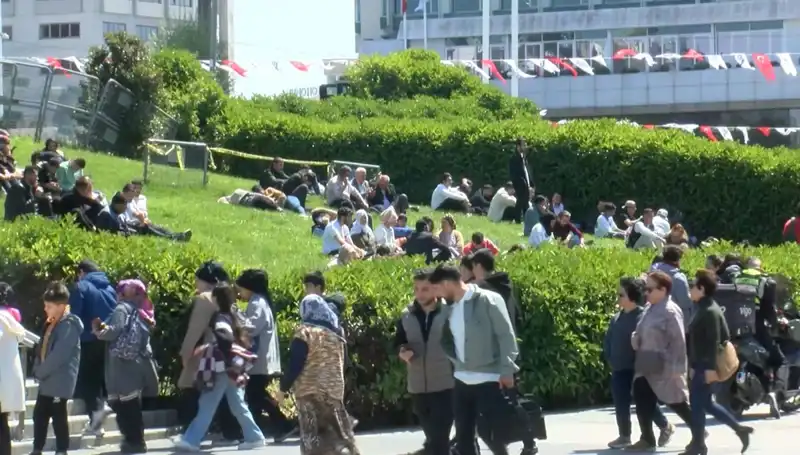 Taksim'de Deprem: Şehir Sarsıldı, Neler Yaşandı?