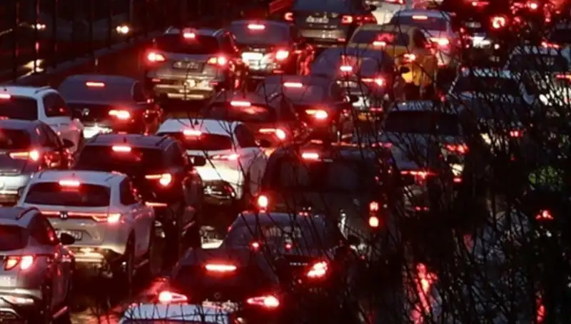 İstanbul-Ankara Yolu 12 Saat Süreyle Trafiğe Kapalı: Nedenleri ve Etkileri