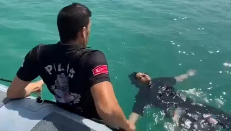 Baraj Gölünde Tehlike: Gemi Adamları Bir Kadını Kurtardı!