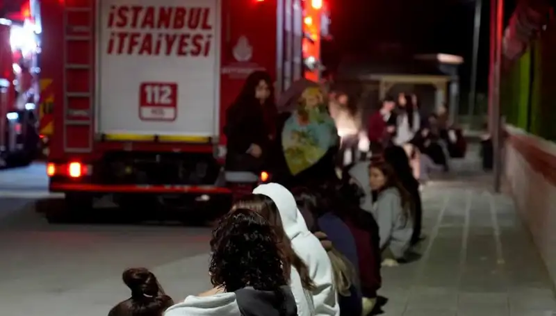 2500 Kız Öğrencinin Yaşadığı Yurt Binasında Yangın Çıktı