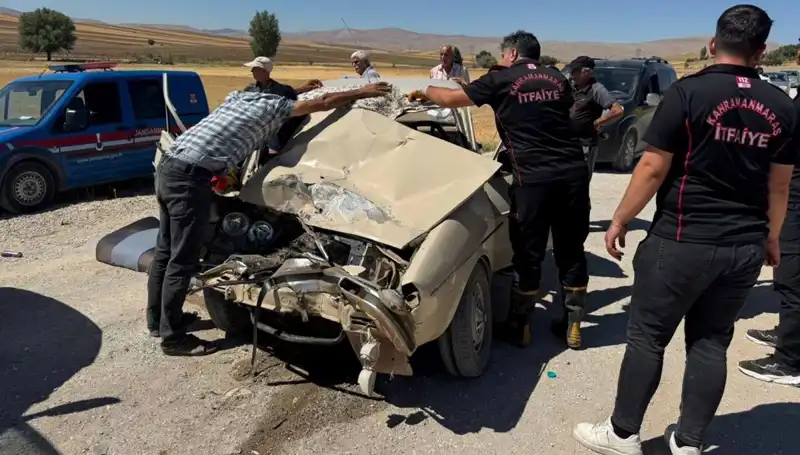 Kahramanmaraş'ta Kamyonet ile Otomobil Çarpıştı: Çok Sayıda Yaralı Var!