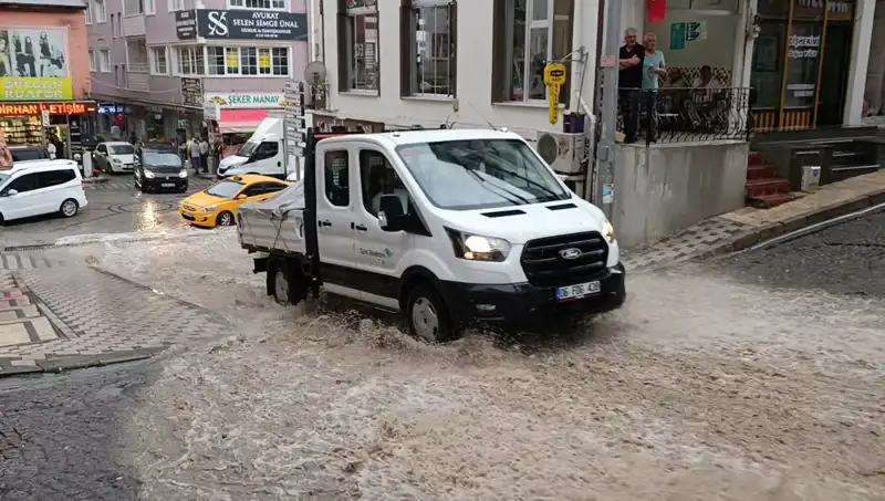 Kısa Sürede Yaşanan Şiddetli Sağanak, Şehirde Sulara Bastı!