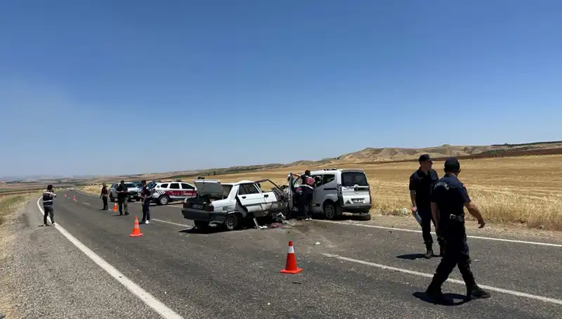 Adıyaman'da Trafik Kazası: 4 Kişinin Hayatını Kaybettiği Feci Kaza