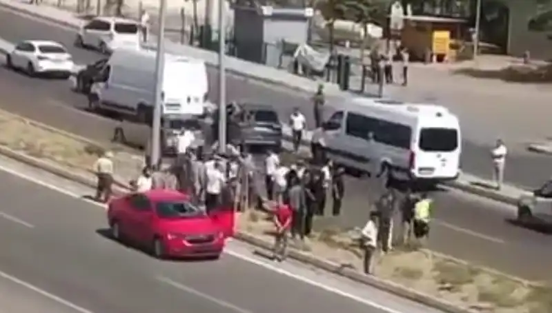 Yaya Geçidinde Korkunç Kaza: Otomobil Yayaya Çarptı!