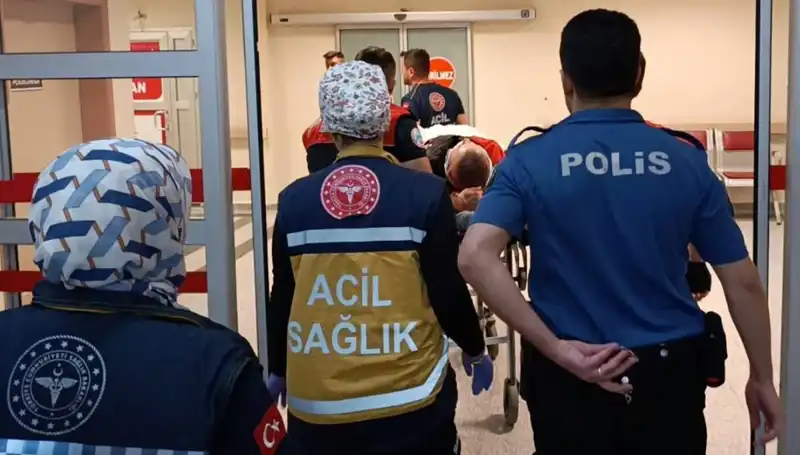 Polis Ekipleri Kaza Anında Yaralandı: Olayın Detayları Çok Çarpıcı!