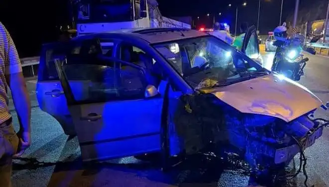 ** Otomobil Bariyere Çarptı: Kaza Sonucu Bir Ölü, Üç Yaralı!**