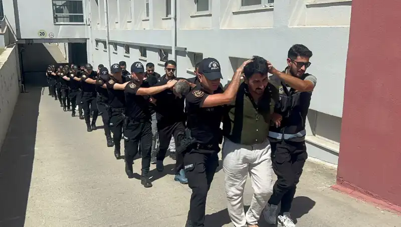 Adana'da 825 Kilo Eroin Yakalandı: Uyuşturucu Çetesi Çökertildi