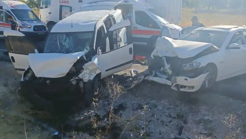 Nevşehir'de Feci Trafik Kazası: 14 Yaralı ve Nedenleri Üzerine Düşünceler