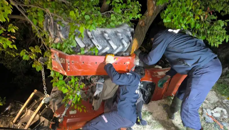 Kontrolden Çıkan Traktör Devrildi: Acı Kaza Sonucu Sürücü Hayatını Kaybetti