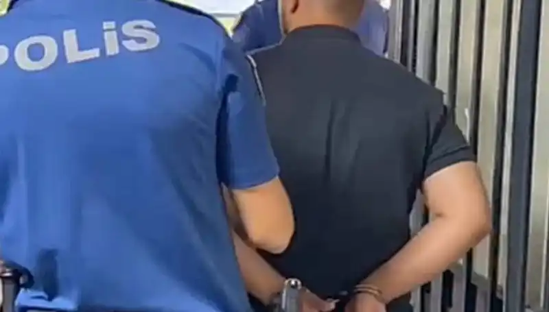 İzmir'de Polise Saldıran Şahıs Yakalandı: İşte Olayın Detayları